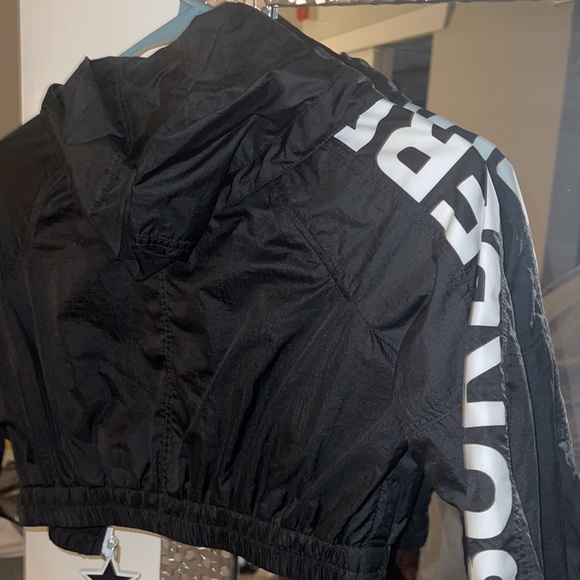 Burberry Windbreaker - Picture 3 of 4